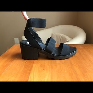 LIKE NEW Steve Madden Haidar Sandle - BLACK - 7.5